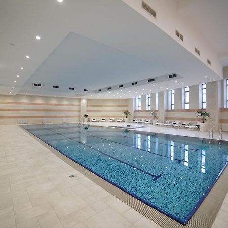 Orion Hotel Bichkek Extérieur photo Swimming pool