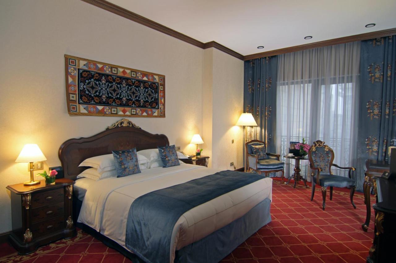 Orion Hotel Bichkek Extérieur photo A room at the hotel