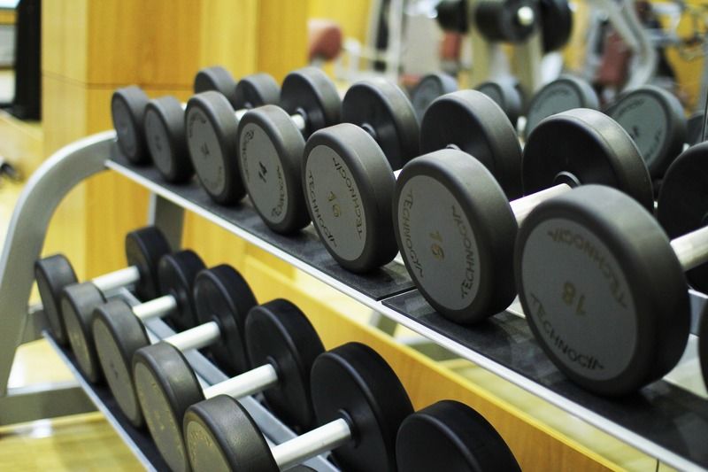 Orion Hotel Bichkek Extérieur photo Dumbbells on a rack
