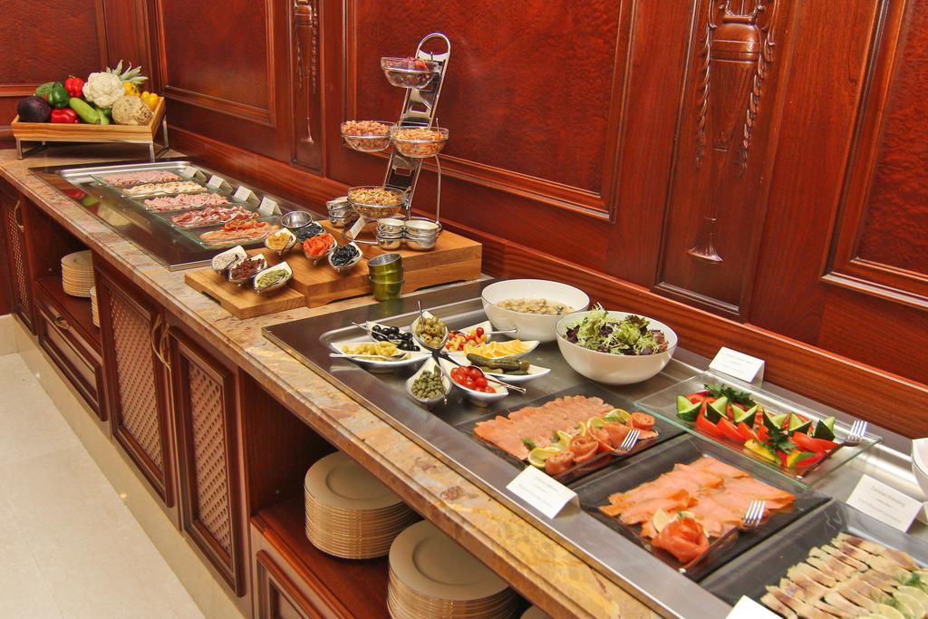 Orion Hotel Bichkek Extérieur photo A buffet