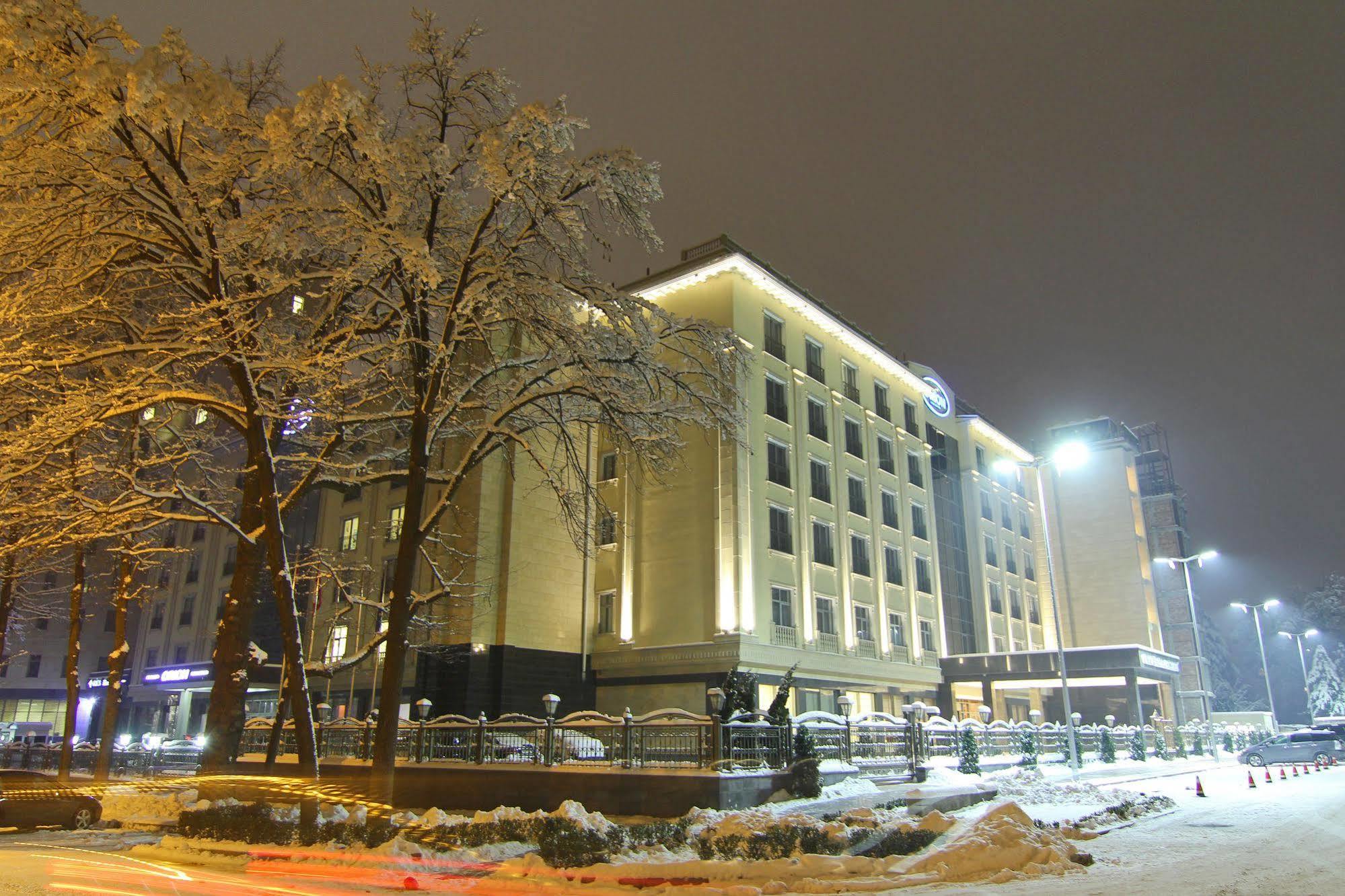 Orion Hotel Bichkek Extérieur photo Hilton Prague