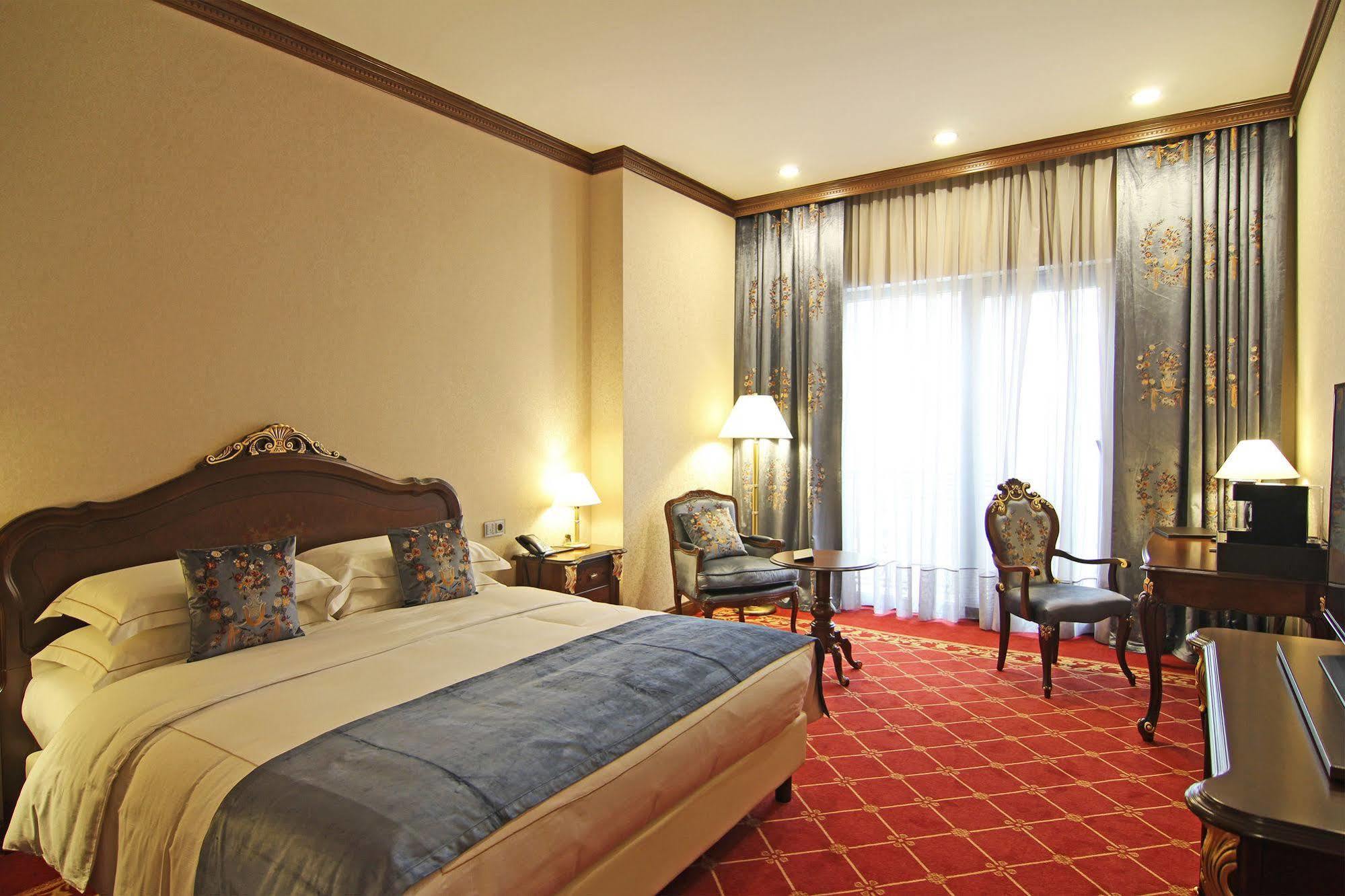 Orion Hotel Bichkek Extérieur photo Deluxe Room